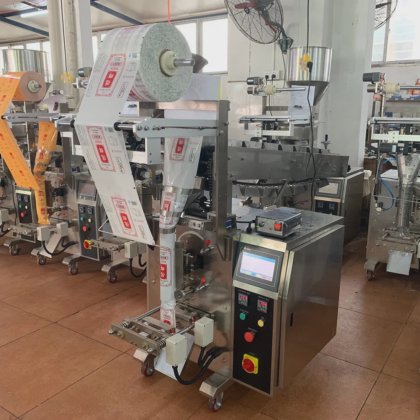 ブロック状黒砂糖キューブ用自動顆粒包装充填機