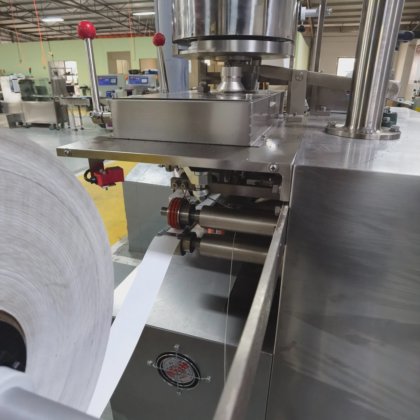 全自动双室红茶和绿茶茶包包装机带标签和绳