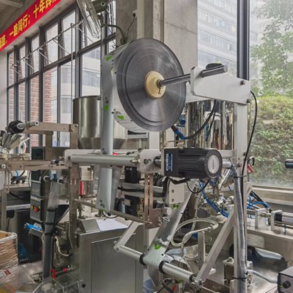 小型縦型自動ビニール袋ミルク液体袋充填包装機工場価格