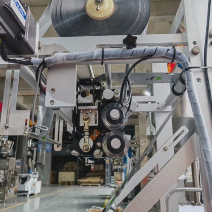 小型縦型自動ビニール袋ミルク液体袋充填包装機工場価格