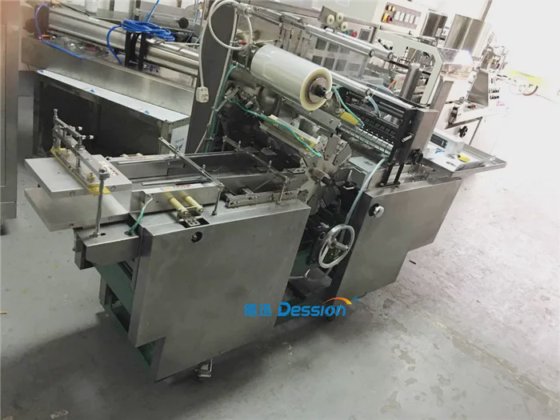 Dession トランプ型小型セロハン包装機（セロハン箱用）