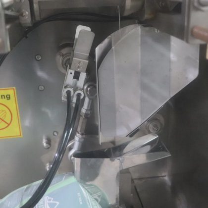 适用于小型企业的不锈钢内外茶包带标签和绳包装机