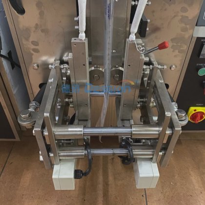 トマトソース充填シール包装機