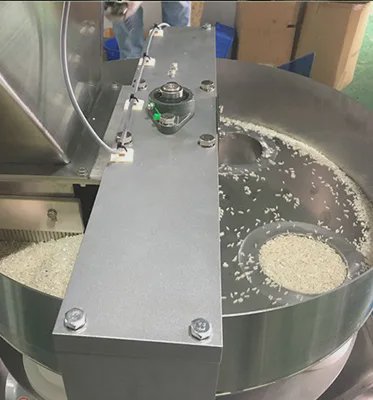 全自动立式食品包装机，用于包装1公斤开心果零食