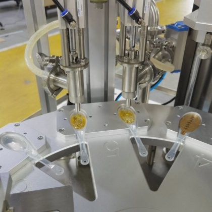 6-18g蜂蜜、液体蜂蜜スプーン自動充填シール機、中小企業向け包装機