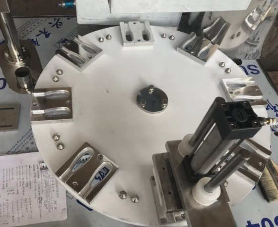 全自动小型蜂蜜灌装封口包装机，适用于塑料蜂蜜棒勺注射机