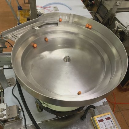 垂直型小型自動計数スクリュー充填包装機