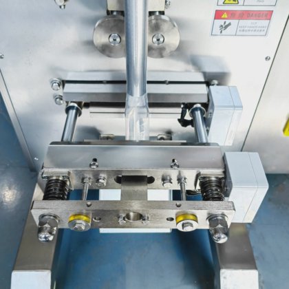 全自動小袋顆粒包装機は、ポップコーン、ドライフルーツ、膨化シリアル、ゴマ袋包装に適しています