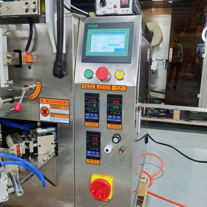 垂直充填自動包装ナッツチョコレートピーナッツ三角袋包装機