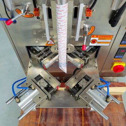 垂直充填自動包装ナッツチョコレートピーナッツ三角袋包装機