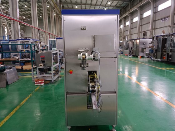 2017 利乐40贴盖机