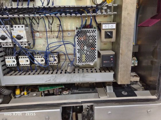 2004 利乐45贴盖机