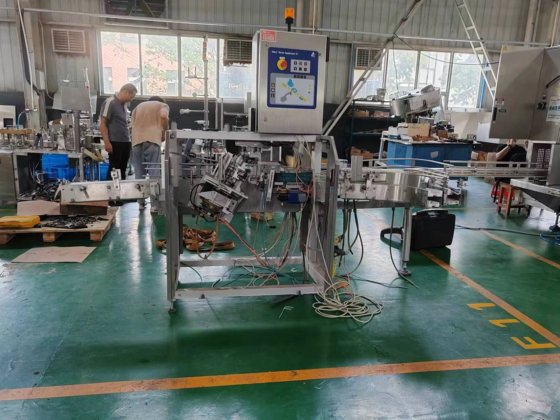 2012 利乐21贴管机