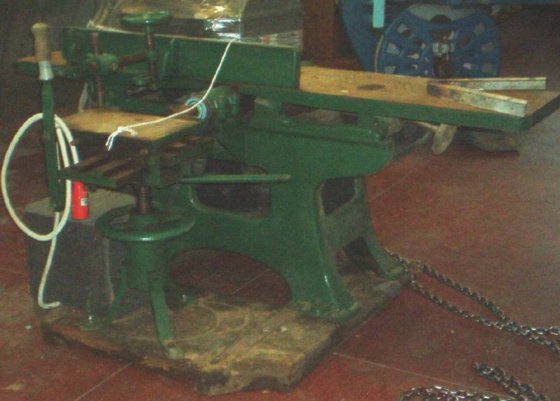 400 毫米木刨床（带打孔器）