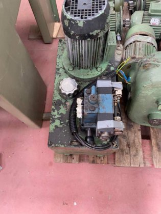 n.2 油圧式丸太旋盤