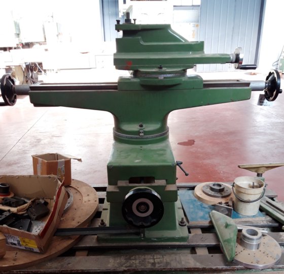 複写機とタレットを備えたランドニオ旋盤