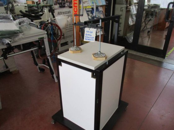 部品をクランプするための機械式バイスベンチ