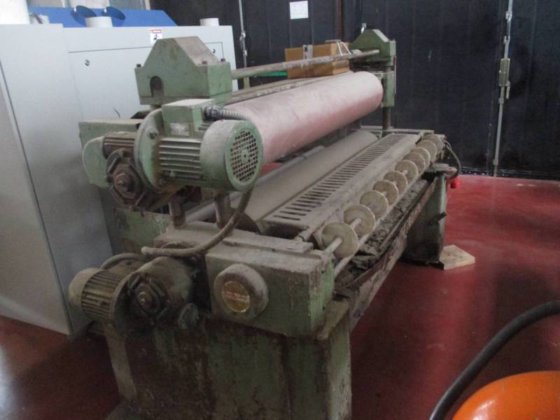 1400年創業の接着機