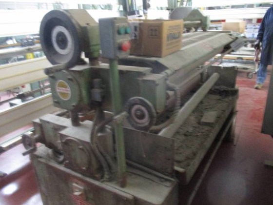 1400年創業の接着機