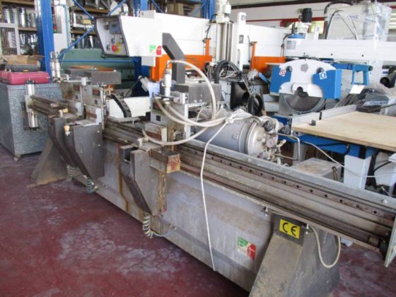 三头封闭式花边上胶机