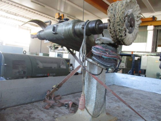 ダブルアームブラッシングマシン