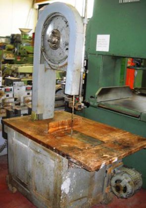 手作りの木製バンドソー - 直径500mmの木製フライホイール