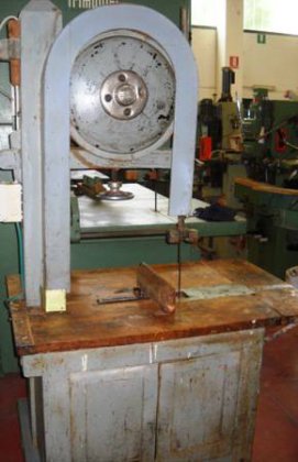 手工木带锯 - 直径 500 毫米的木制飞轮