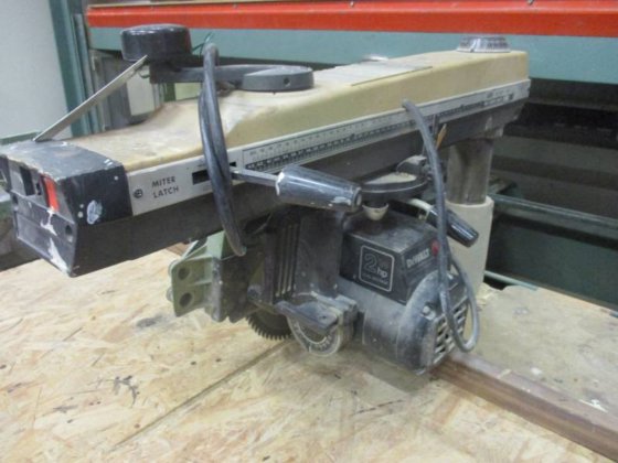 DEWALT 400 単相ラジアルブラシ