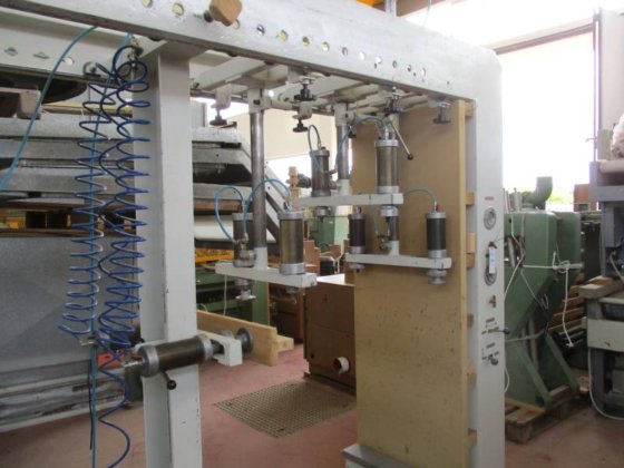 家具主体夹紧机