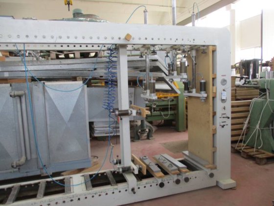 家具主体夹紧机