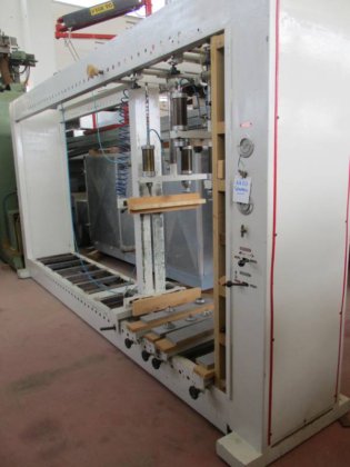 家具主体夹紧机