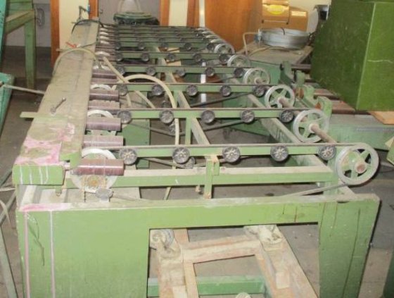 パネル輸送用ベンチ