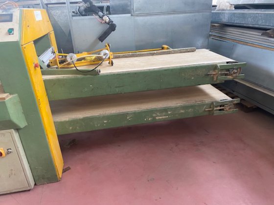 ドア用ガマルクランプ