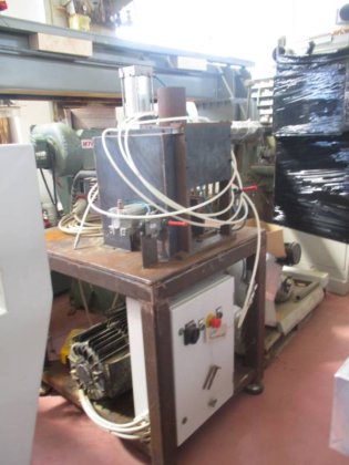 桌腿切割机+铣床