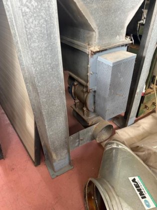 荷降ろしスクリュー付き変電所