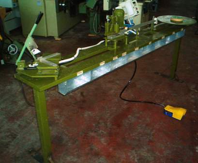 配备焊接/组装窗户密封条的工作台