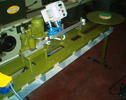 配备焊接/组装窗户密封条的工作台