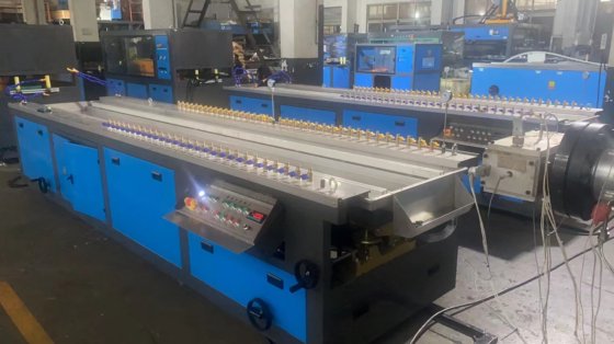 PVC扣板挤出生产线