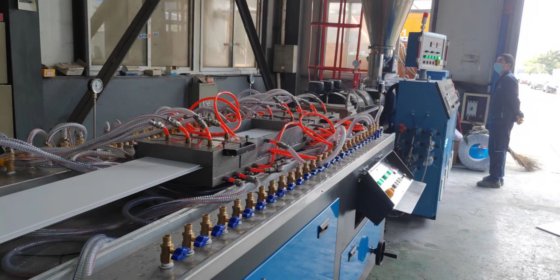 PVC扣板挤出生产线