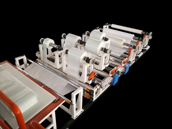 皮带式连续复合机用于生产连续纤维增强热塑性单向预浸带层压板;