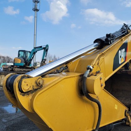 2016 CAT 320E-2