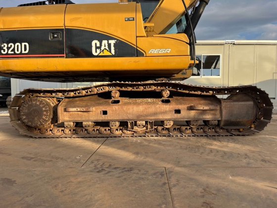 2007 CAT 320D