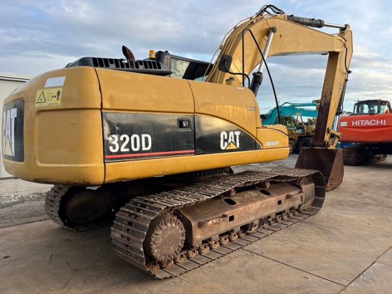 2007 CAT 320D