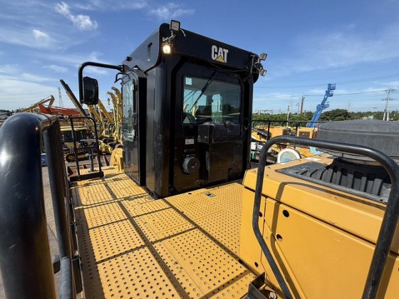 2015 CAT 990K