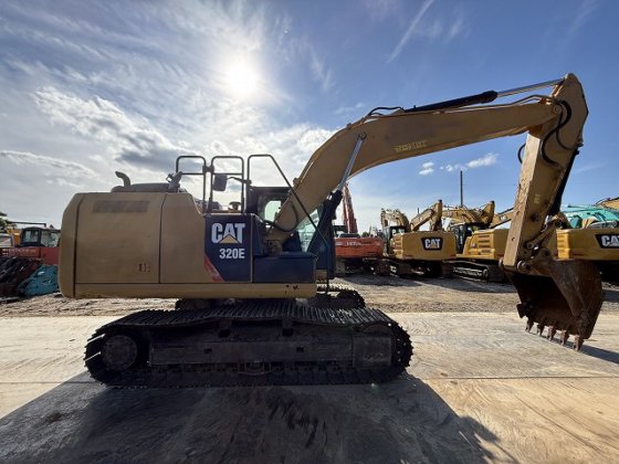 2016 CAT 320E-2