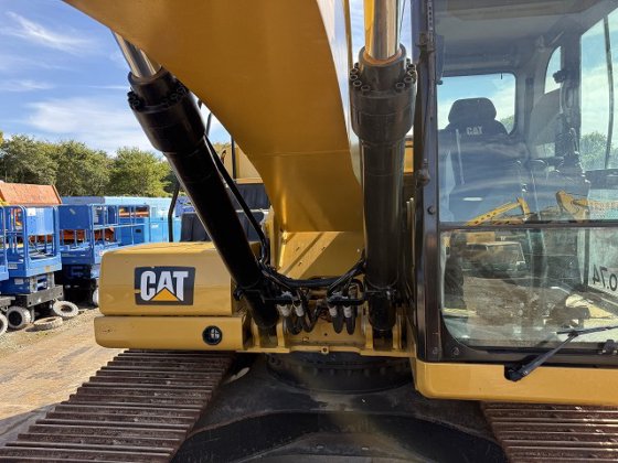 2019 CAT 320-07B
