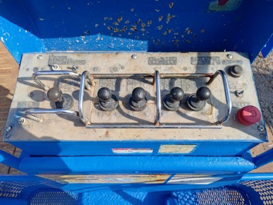 2014 アイチコーポレーション SR10A