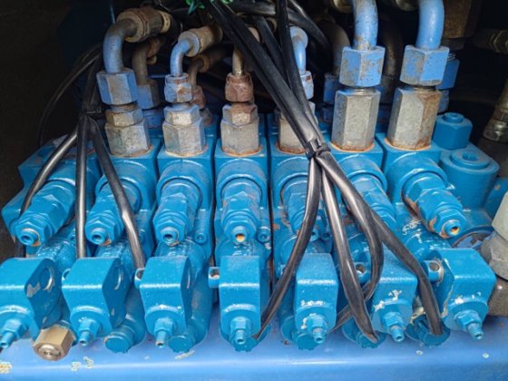 2009 前田製作所 HF180J