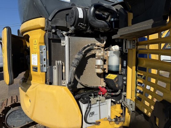 2016 コマツ PC30MR-5N0