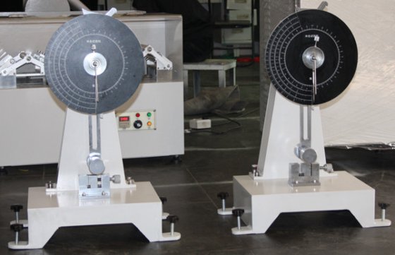 標準的な履物の試験装置/女性の靴は影響のテスター SATRA TM20 をかかとで蹴ります